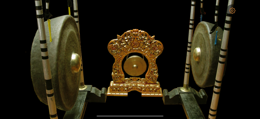 Traditionelle balinesische Gong Kempur und Kemong Instrumente