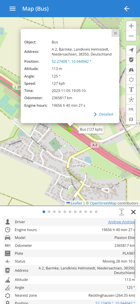Seguimiento GPS en tiempo real de un vehículo en un mapa con datos detallados del motor y la ubicación.