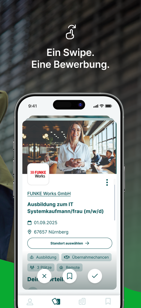 Azubiyo – Ausbildung per Swipe - Smartphone screen showing a job offer for an IT apprenticeship in the Azubiyo app with a swipe to apply mechanic.