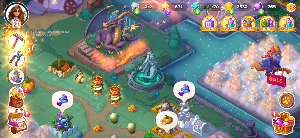 Jogabilidade de Fable Town mostrando um dragão roxo e itens mágicos para fundir em uma vila aconchegante.