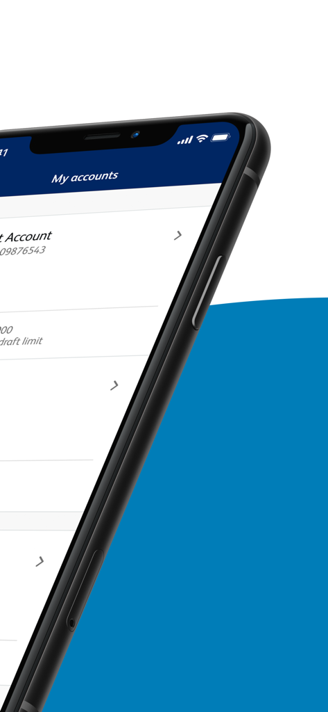 Um smartphone mostrando a tela Minhas contas do aplicativo móvel Co-operative Bank
