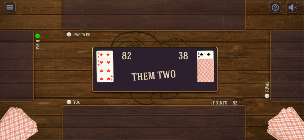 Kozel online - Marcador y posiciones de los jugadores en una mesa de madera en el juego de cartas Kozel online.