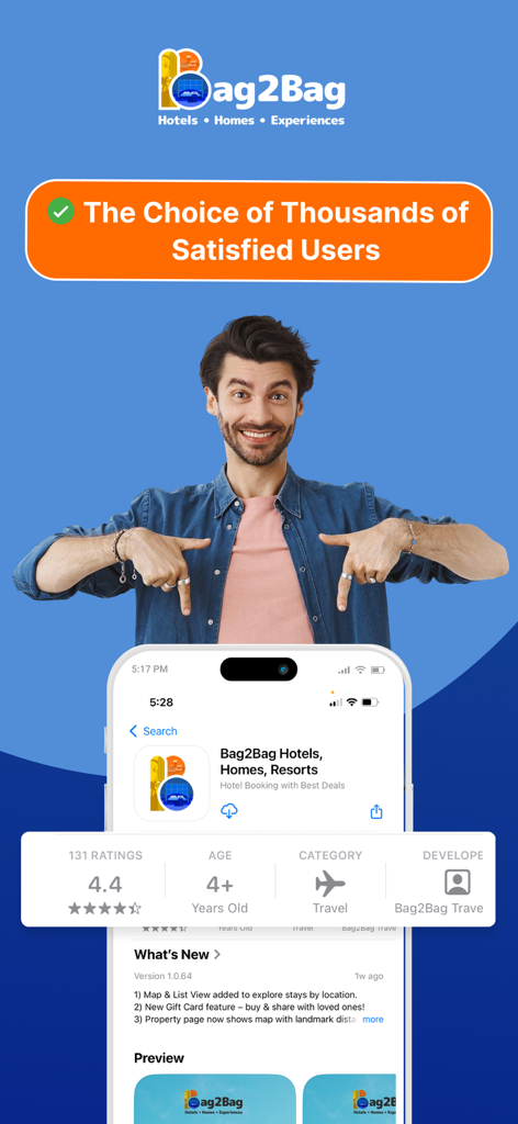 인도에서 호텔 및 집을 예약하기 위한 Bag2Bag 앱 스토어 목록을 가리키는 남성