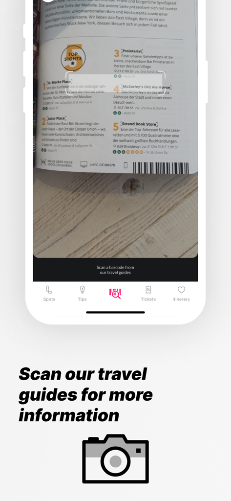 Un teléfono inteligente escaneando un código de barras en la guía física Loving New York para acceder a información digital