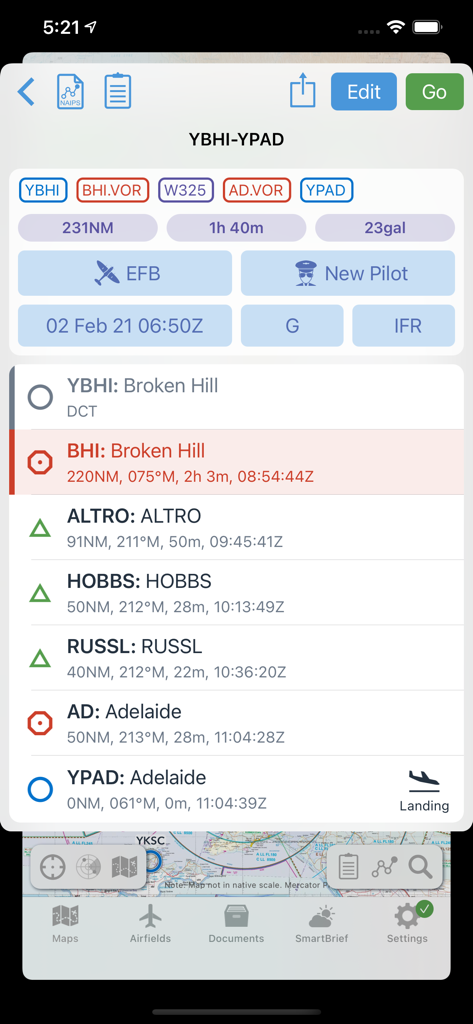 OzRunways EFB - OzRunways EFB Flugplanungsbildschirm mit Routen-Wegpunkten und Kraftstoffschätzungen zwischen Broken Hill und Adelaide.