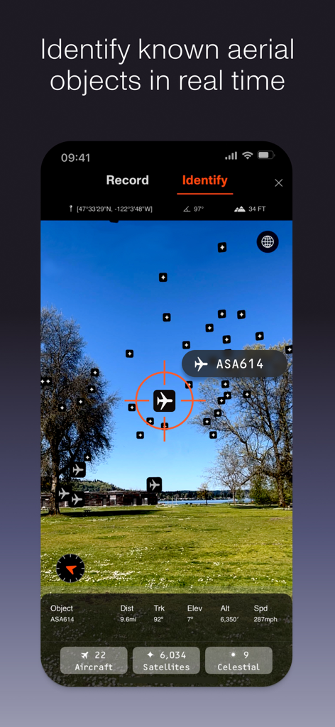 Enigma-App AR-Identifizierungslinse zeigt Echtzeit-Tracking von Flugzeugen und Satelliten am Himmel