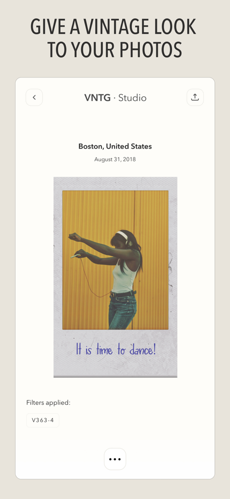 Una mujer bailando en una edición de foto Polaroid de estilo vintage dentro de la aplicación VNTG Studio