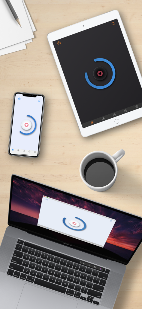 Application GoodDeed affichée sur un ordinateur portable, une tablette et un smartphone sur un bureau en bois