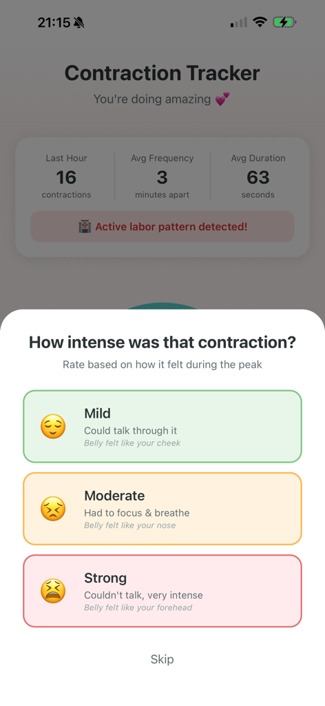 Eine mobile App-Oberfläche zur Bewertung der Wehenintensität während der Geburt mit Optionen für leicht, mittel und stark.