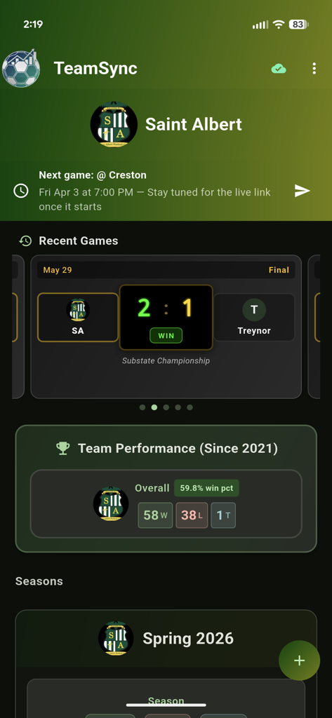 TeamSync Mobile-App-Dashboard, das Fußballteam-Leistungsstatistiken und Ergebnisse der letzten Spiele anzeigt