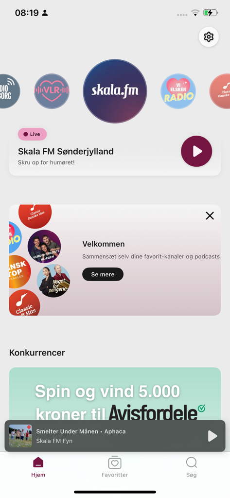 Skala FM - The home screen of the Skala FM radio app showing different Danish stations and a music player.