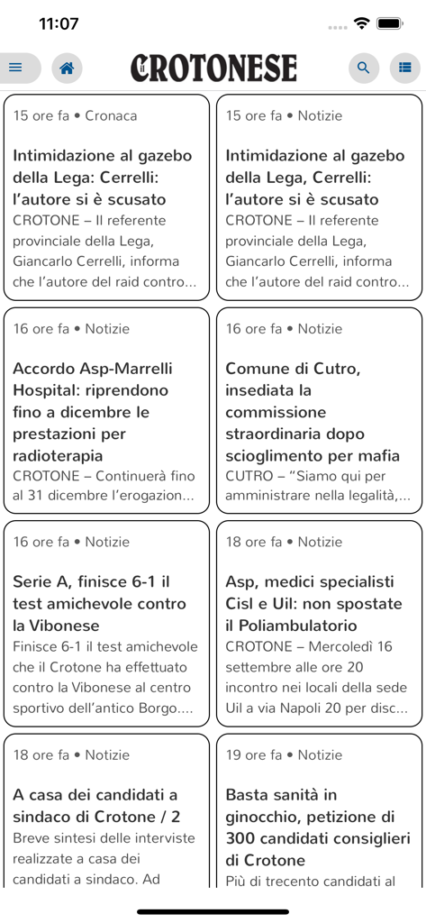 A mobile app interface of Il Crotonese displaying a grid of local Italian news articles with headlines and timestamps