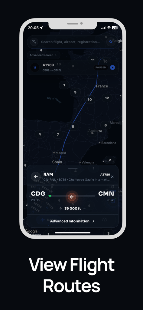 Flight Tracker: Live Air Radar - Smartphone che mostra una rotta di volo da Parigi a Casablanca su una mappa radar aerea live