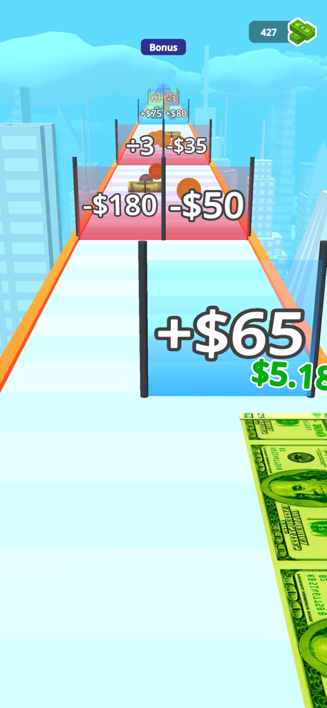Money Rush - Una pila de efectivo moviéndose a través de puertas matemáticas positivas y negativas en el juego móvil Money Rush.