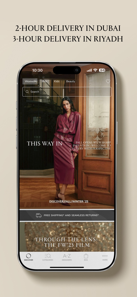 iPhone-Display der Ounass Luxus-Shopping-App mit hochwertiger Damenmode und schnellen Lieferoptionen in Dubai und Riad