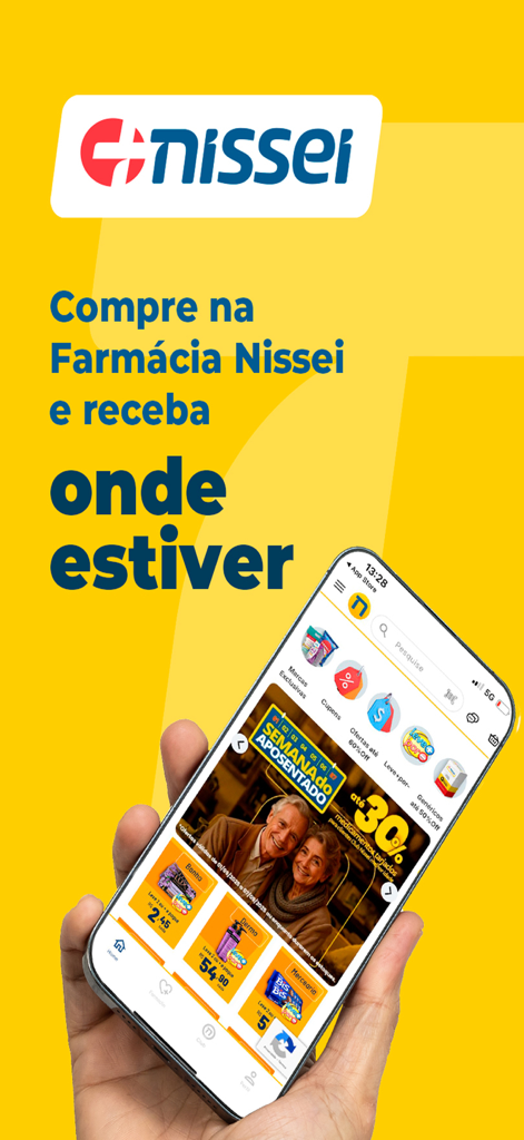 Farmácias Nissei - Mão segurando um smartphone exibindo o aplicativo Farmacias Nissei com ofertas promocionais e informações de entrega