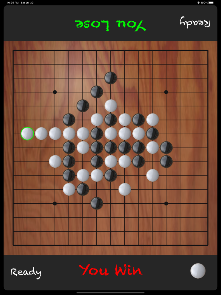 五子棋-双人对战 - Two player Gomoku board game on iPad with white stones achieving five in a row