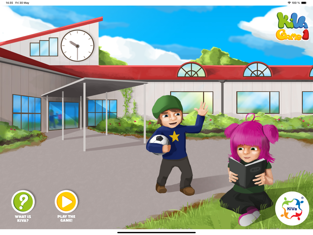 KiVa Game 1 - 학교 건물 밖 두 명의 학생과 플레이 및 정보 버튼이 있는 키바 게임 1의 메인 메뉴