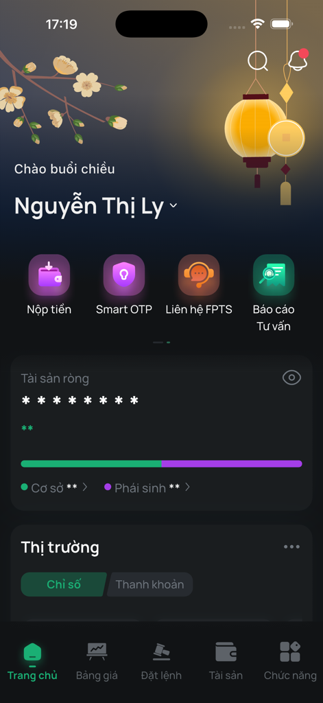FPTS EzTrade - The home screen of the FPTS EzTrade stock trading app showing account details and market information in Vietnamese.