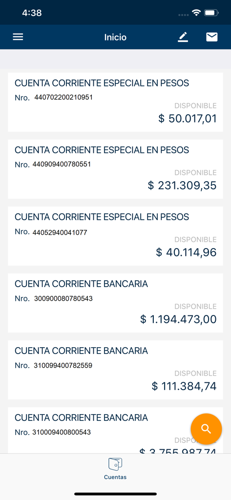 Interfaz de la aplicación móvil Macro Empresas que muestra una lista de números de cuenta corriente empresarial y saldos disponibles en Pesos Argentinos.