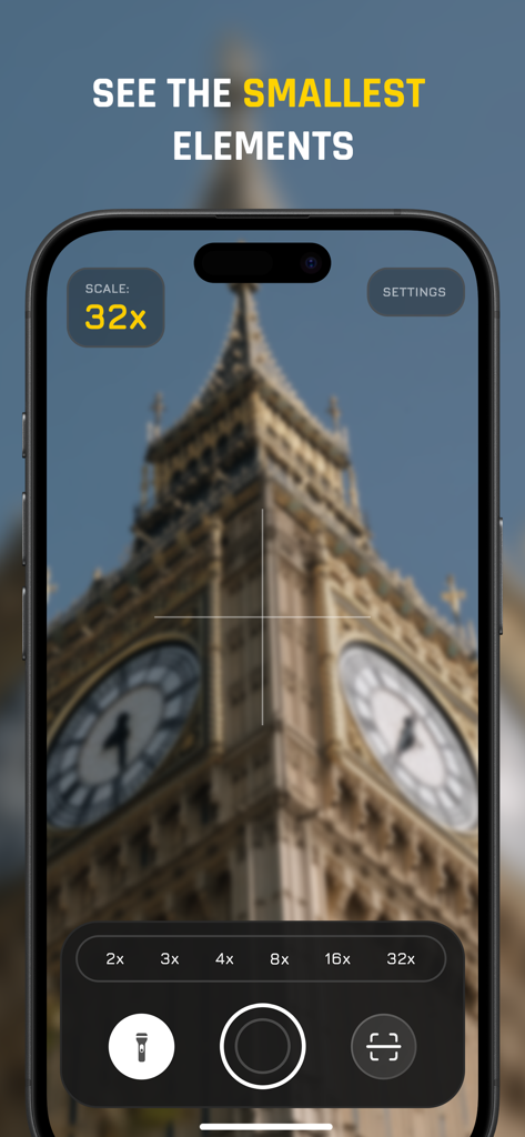 Die Benutzeroberfläche der Super Zoom Teleobjektiv-Kamera App zeigt eine 32-fache Vergrößerung eines historischen Uhrturms.