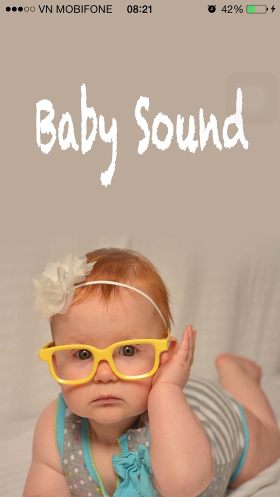 Baby Sound - Baby Cry, Baby Laugh , Kids Sounds - 黄色の眼鏡と花のヘッドバンドをつけた赤ちゃんが登場する、ベビーサウンドアプリのホーム画面