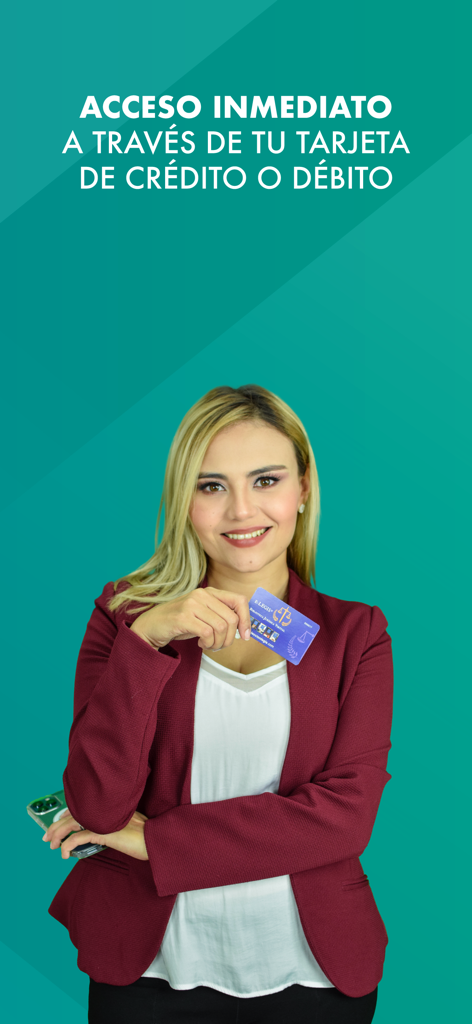 E-Legis® - Donna professionista che tiene in mano una tessera di accesso all'app legale E-Legis