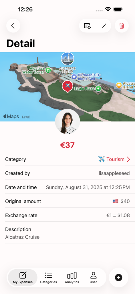 Pantalla de gastos detallados en la app MyExpenses mostrando un mapa de la Isla de Alcatraz e información de conversión de moneda.