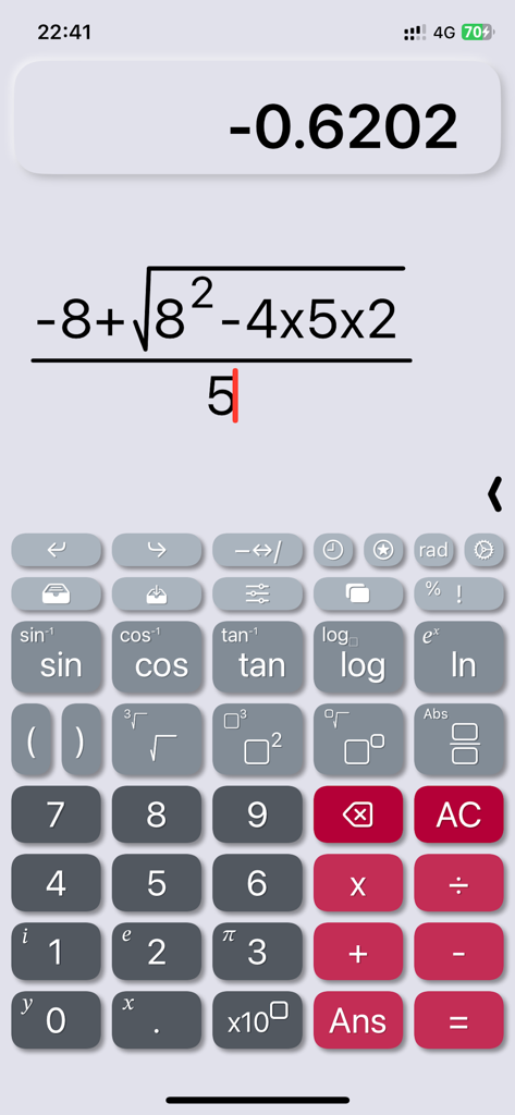 Interface de l'application CalcMe Calculatrice affichant une formule algébrique complexe en notation naturelle