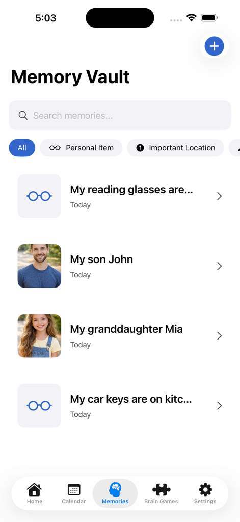 MemoryFy Inc - Écran Coffre-fort mémoire de l'application MemoryFy montrant des photos de membres de la famille et des emplacements d'objets comme des lunettes de lecture