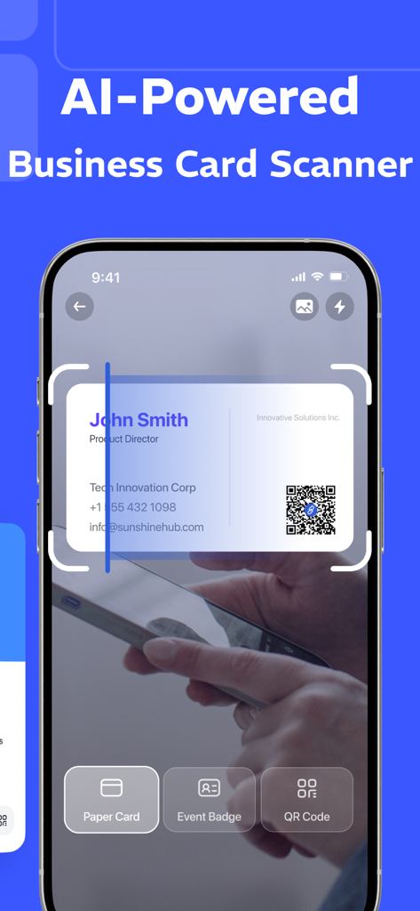 Interfaz de una aplicación móvil escaneando una tarjeta de presentación física con IA para extraer información de contacto.