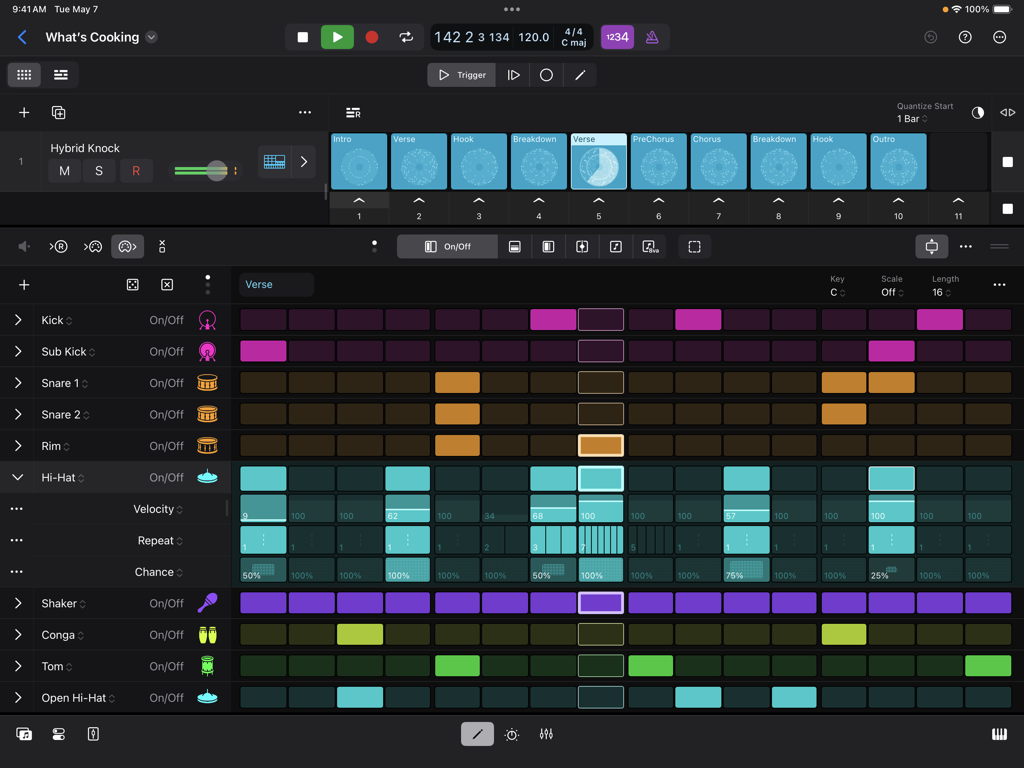 Die Step Sequencer-Ansicht in Logic Pro für iPad zeigt MIDI-Patterns für Schlagzeug und Percussion-Instrumente.