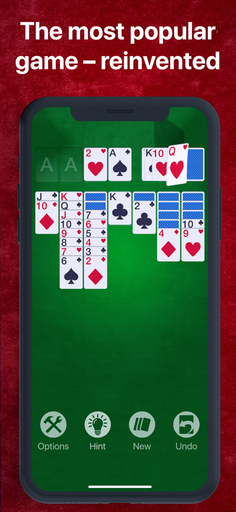 Ein Super Solitaire Spiel auf einem mobilen Bildschirm mit großen, leicht lesbaren Karten und einem grünen Filzhintergrund