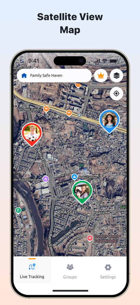 Vista de mapa satelital que muestra las ubicaciones en tiempo real de los miembros de la familia en la aplicación Rastreador de Teléfonos