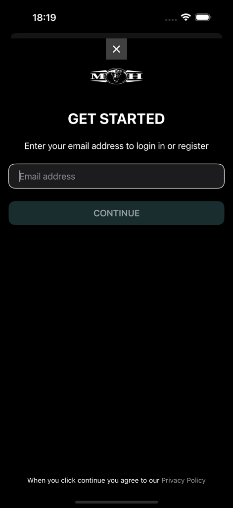 Tela de login do aplicativo móvel Masters of Hardcore 2026 com campo de registro por e-mail
