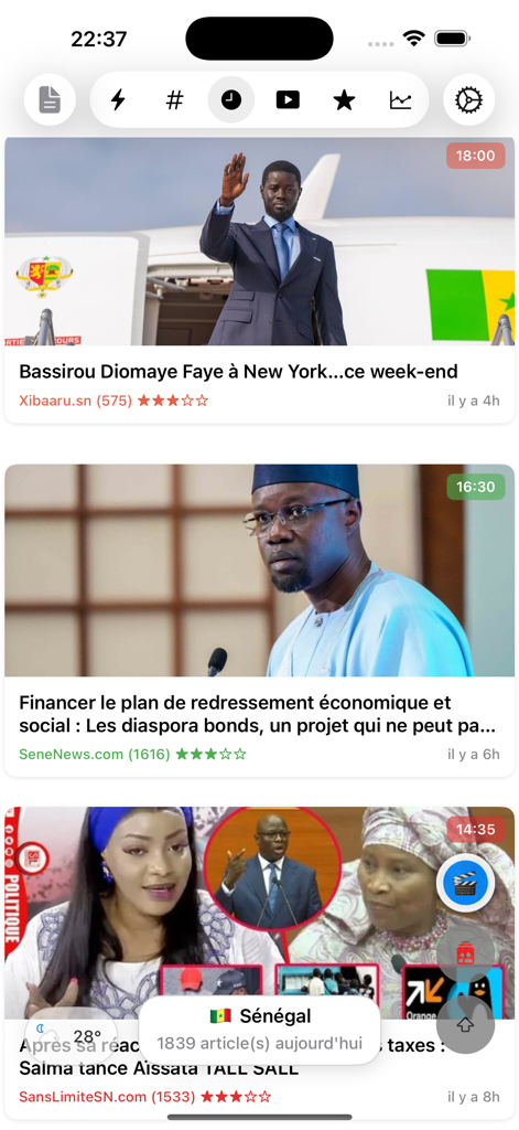 Il feed di notizie dell'app Actu Senegal che mostra vari articoli dei media senegalesi su politica ed economia.