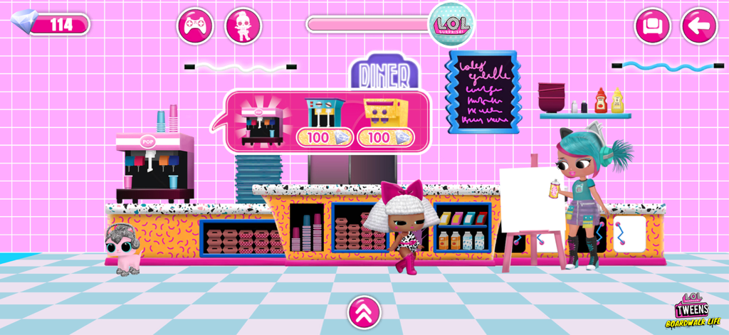 L.O.L. Surprise Tweens의 핑크색 다이너에 있는 캐릭터들, 가구 사용자 정의 메뉴와 이젤이 보임.