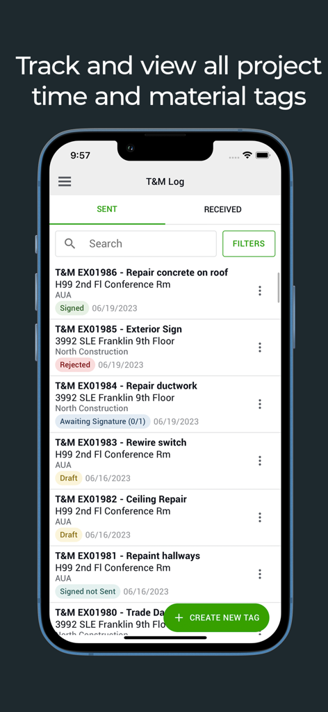 Mobile App-Ansicht, die ein digitales Protokoll von Zeit- und Materialzetteln für Bauprojekte zeigt