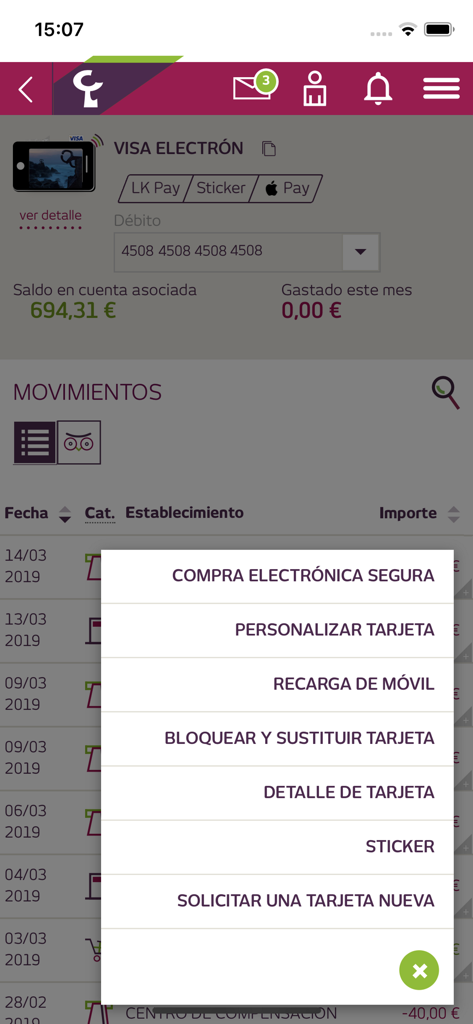 Interfaz de la app de banca móvil de Laboral Kutxa mostrando opciones de gestión de tarjetas de crédito e historial de transacciones.