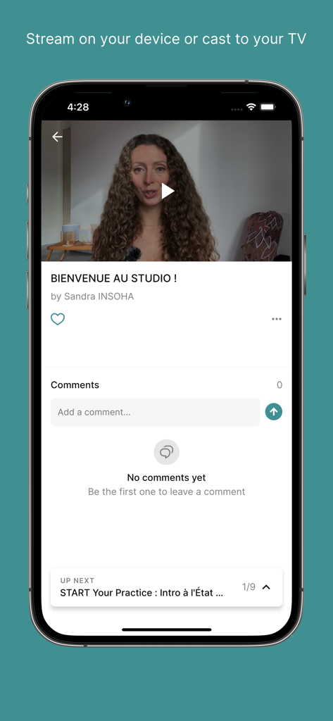 Interfaccia dell'app INSOHA che mostra un video di benvenuto e una sezione di commenti della community.