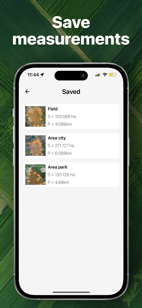 Field MapS - Measure Land GPS - Una lista de mediciones de terrenos guardadas en una aplicación móvil que muestra datos de área y perímetro para campos y parques.