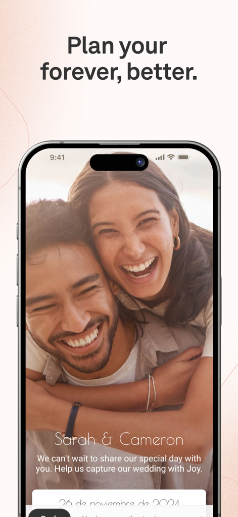 Joy Wedding Planner & Website - Joy Wedding Planner App Startbildschirm mit einem lächelnden Paar und dem Slogan Planen Sie Ihr Immer besser