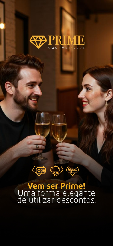 Um casal sorrindo brindando com taças de vinho em um restaurante com a marca Prime Gourmet Club