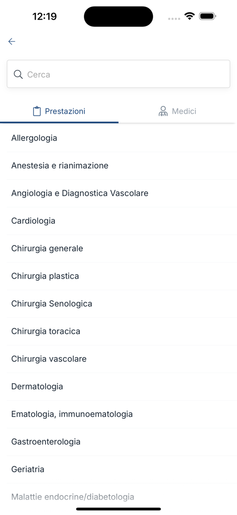 Schermata dall'app Sacro Cuore Don Calabria che mostra un elenco ricercabile di specialità mediche tra cui Cardiologia, Dermatologia e Gastroenterologia.