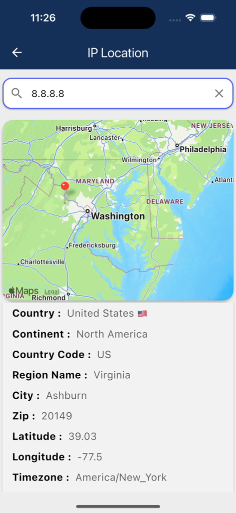 Interface do aplicativo móvel mostrando a localização geográfica e os detalhes da rede de um endereço IP em um mapa.