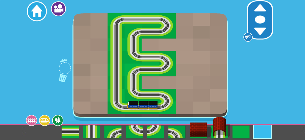 Top down view of a custom train track shaped like the letter E in the Train Kit app.