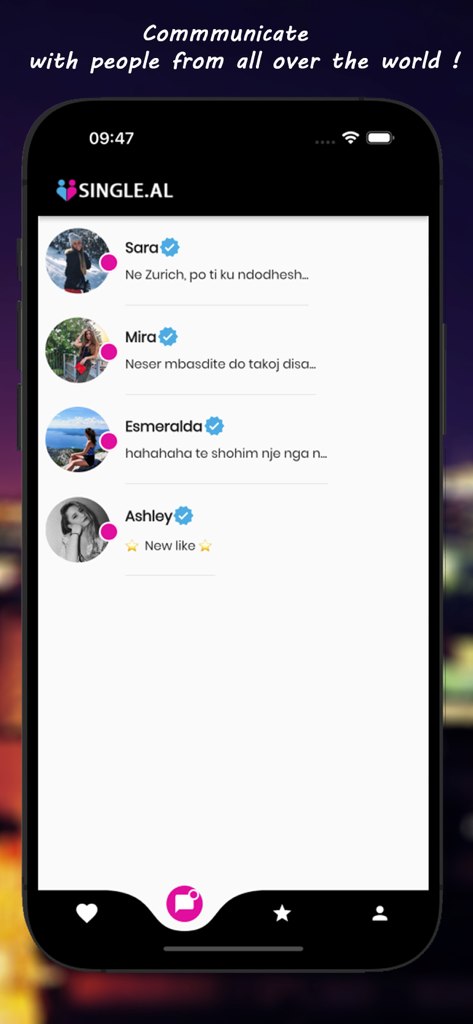 Interfaccia di messaggistica dell'app Single.al che mostra profili utente verificati e conversazioni di chat