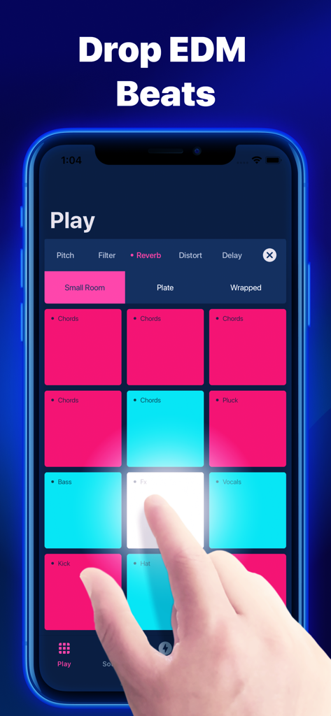 Electro by Drum Pads 24 - Mano tocando un pad de batería digital brillante en la aplicación de música Electro by Drum Pads 24