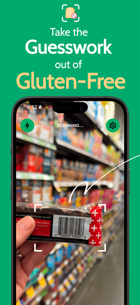 Gluten Free Scanner: Is It GF? - Telefone móvel escaneando um código de barras de produto em um supermercado para verificar o status sem glúten