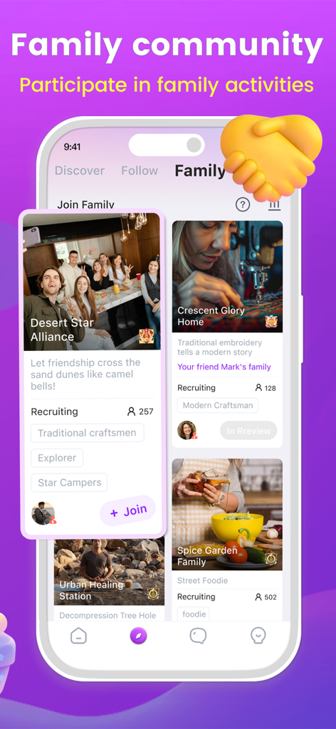 Hiya - Group Voice Chatroom - Pantalla de la aplicación Hiya que muestra varios grupos comunitarios familiares para unirse a chat de voz y actividades sociales